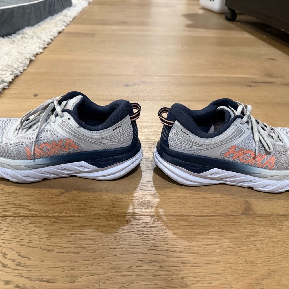 HOKA BONDI 7 sneakers, bareley worn